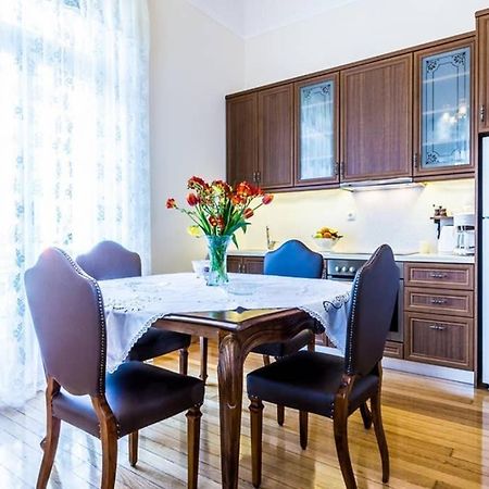 Neoclassical Apartment With 3 Bedrooms In Piraeus Exterior photo