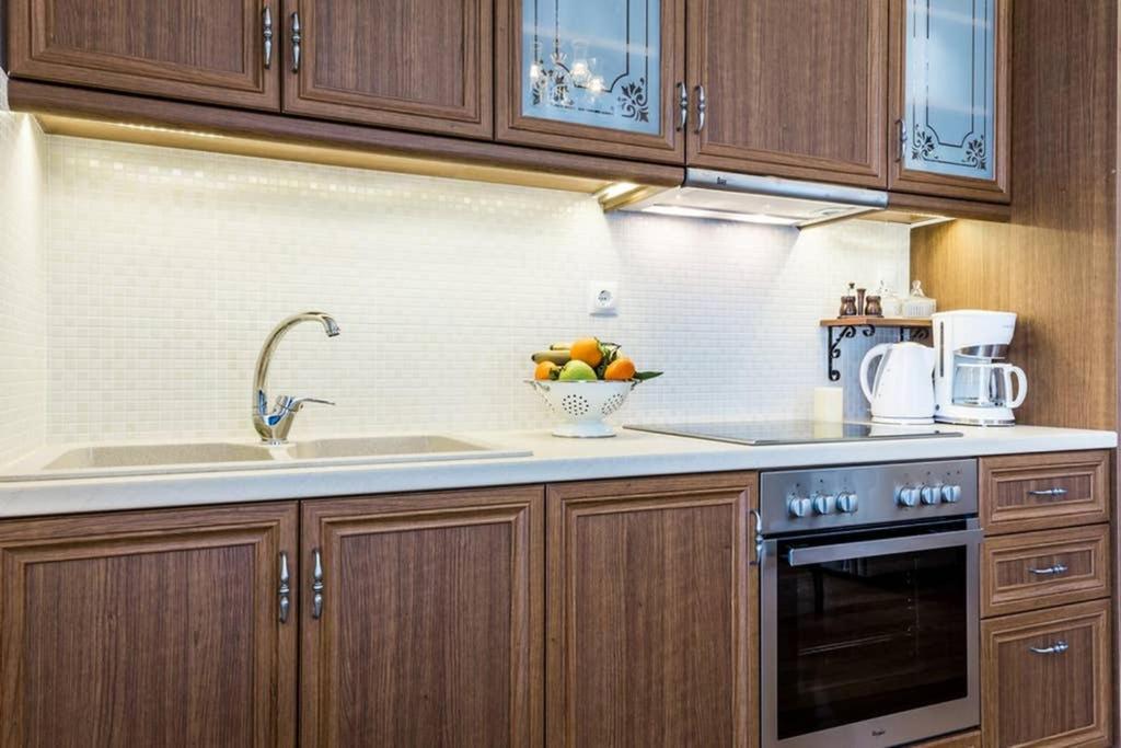 Neoclassical Apartment With 3 Bedrooms In Piraeus Exterior photo